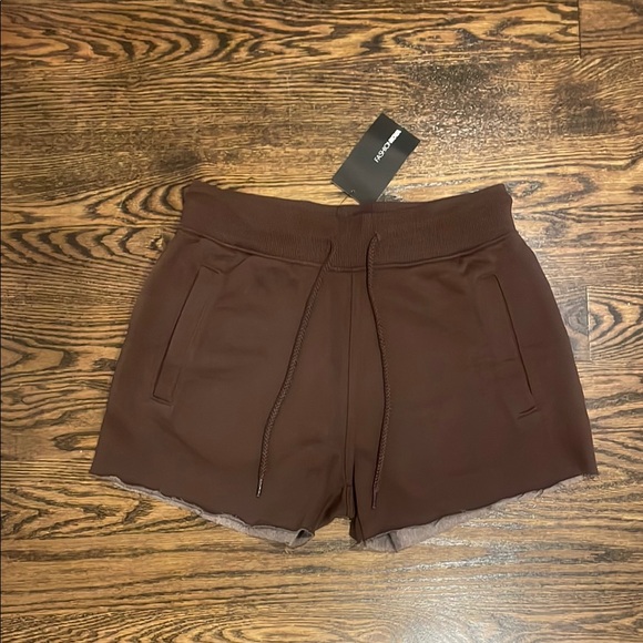 Fashion Nova Brown Athletic Shorts Classic Cut - Picture 1 of 4